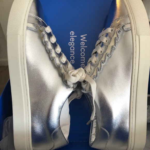 Tory Burch ruffle metallic sneaker style 43409 size 9.5 - Picture 1 of 11